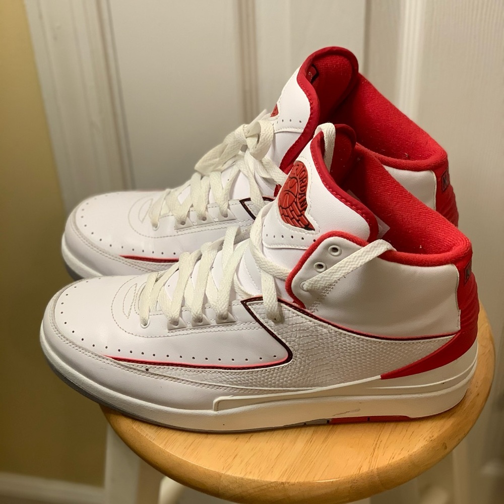 Air Jordan Retro 2